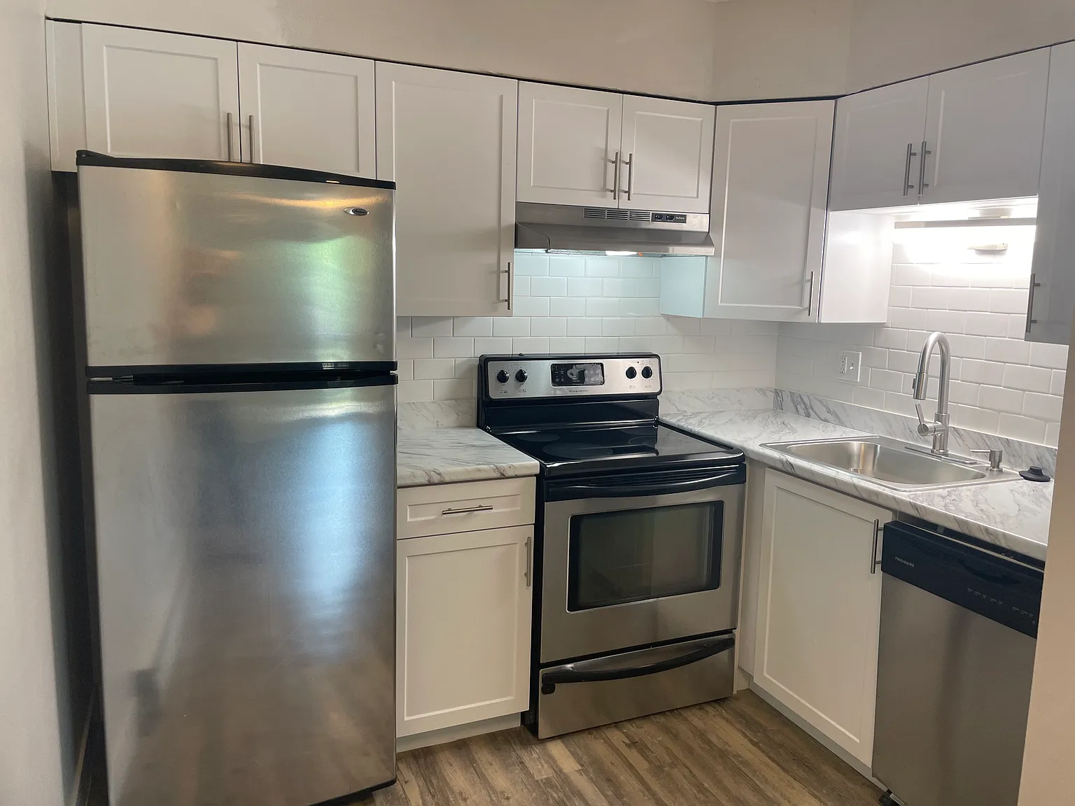 Larimar Apartments — Photo 1