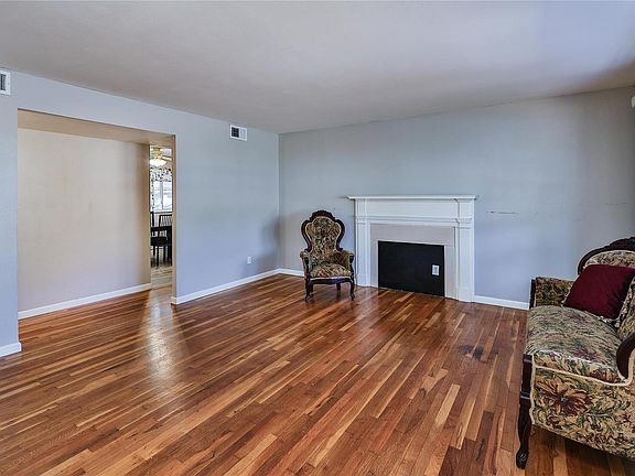 4th image of 11043 Worchester Dr