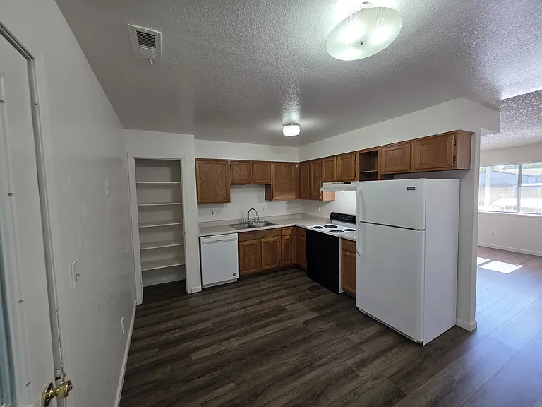 987 Iowa Ave #B — Photo 2