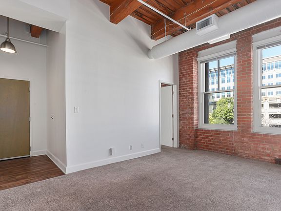4th image of 412 W 8th St APT 404