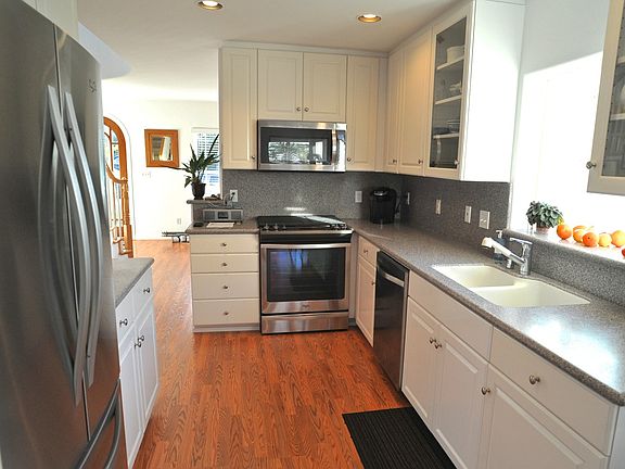 4th image of 4684-86 Santa Cruz Ave