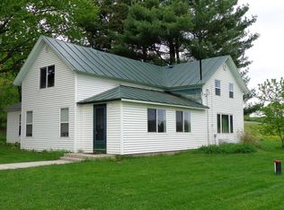 N9453 Pleasant Hill Rd, Iola, WI 54945