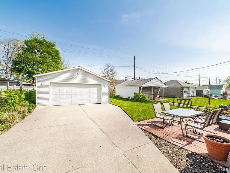 475 E Marshall St — Photo 34