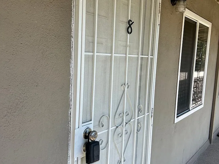846 Emory St — Photo 1