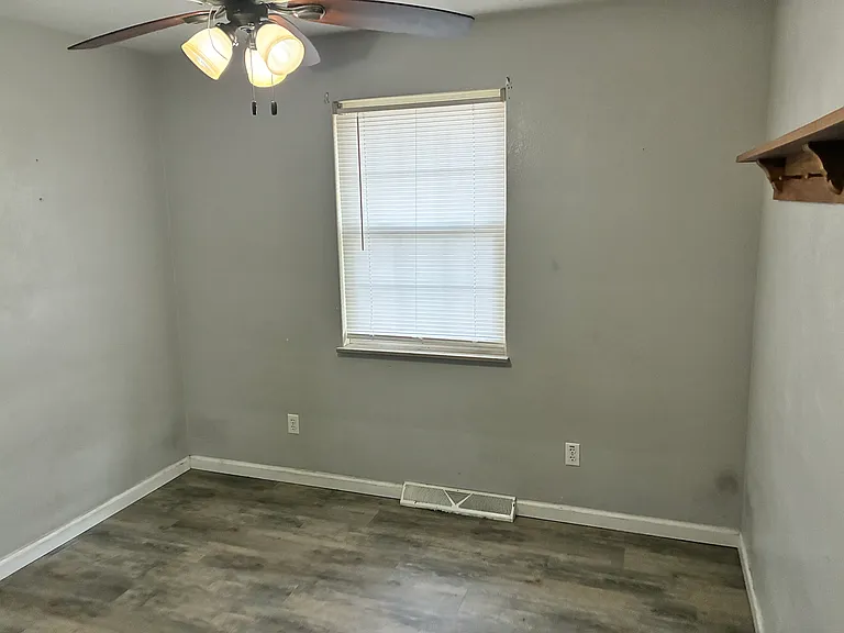 3214 Greenwood Ln — Photo 9