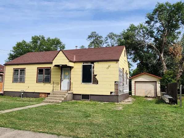 335 W 11th St, Russell, KS 67665