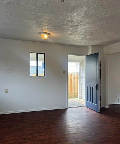 1070 Deer Island Rd #B — Photo 3