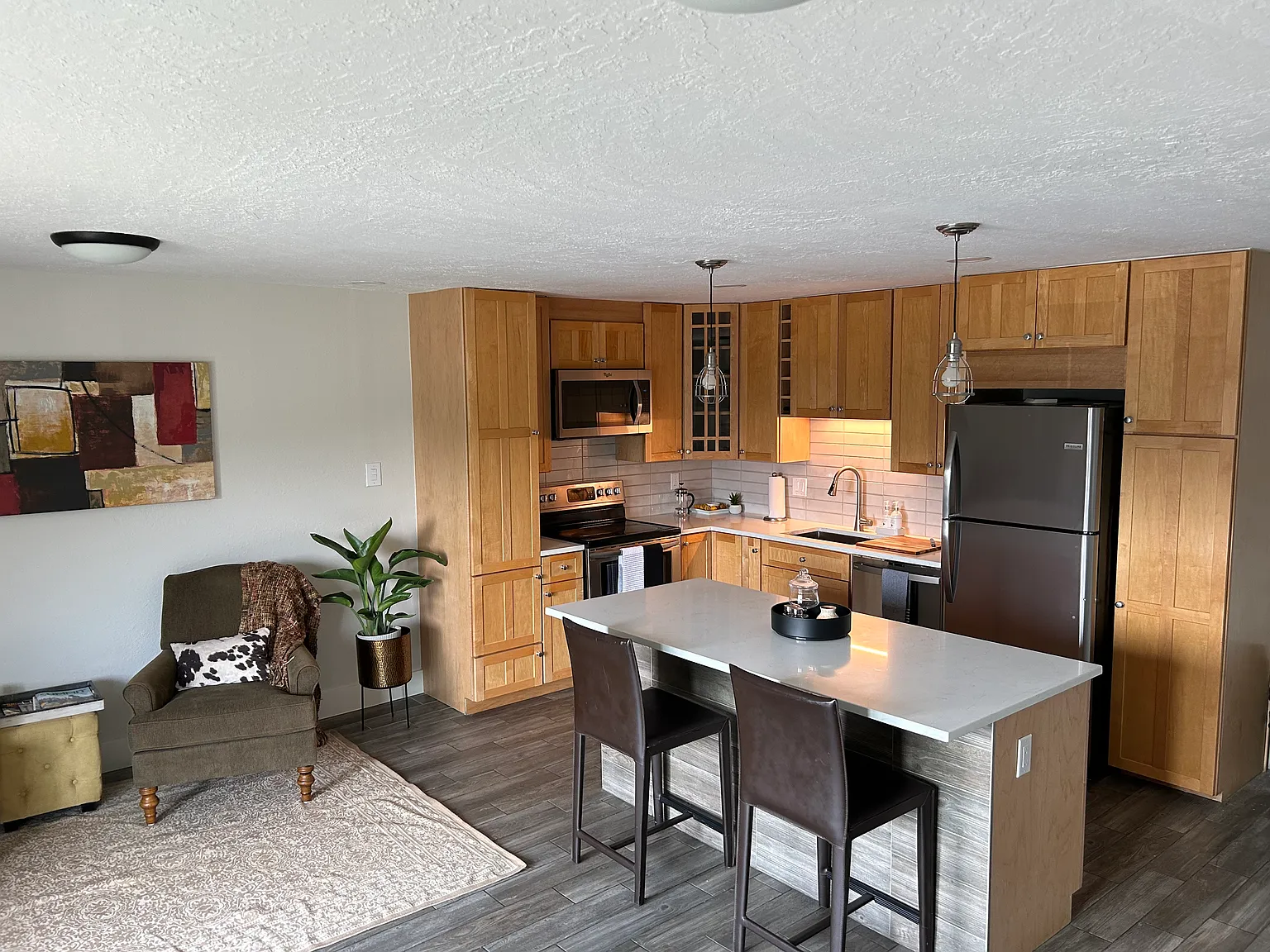 3 bed, 1007 sqft, $3,300 — Photo 1