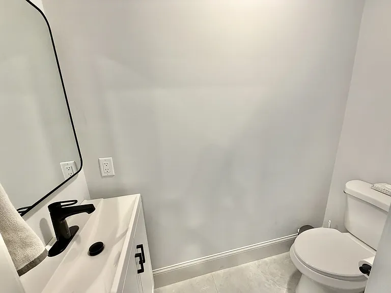 162 Salem St #1 — Photo 10