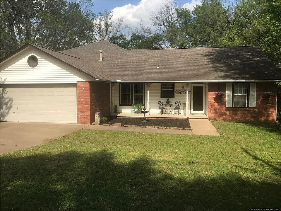 1st image of 1002 N Douglas Dr