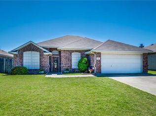 641 Creekview Dr, Burleson, TX 76028