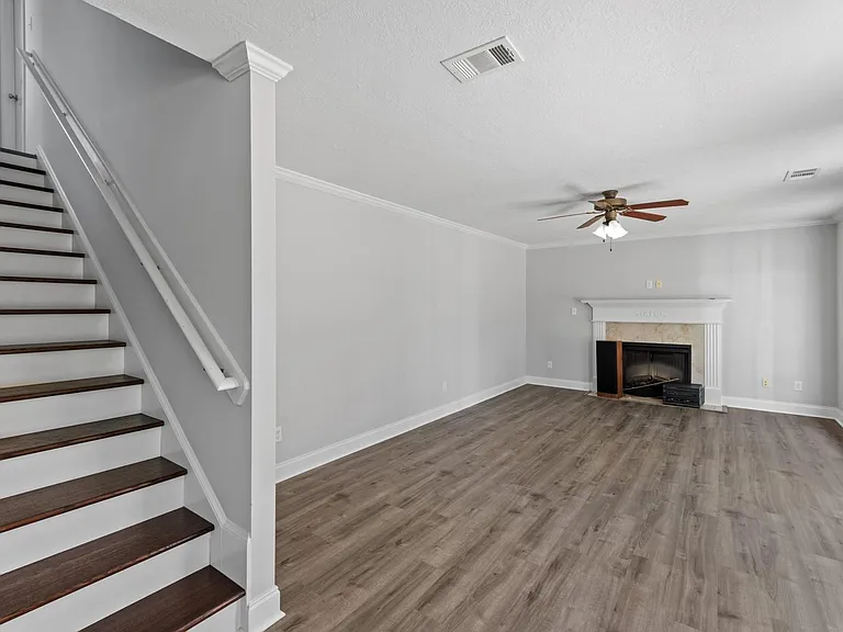 609 Brighton Cir — Photo 19
