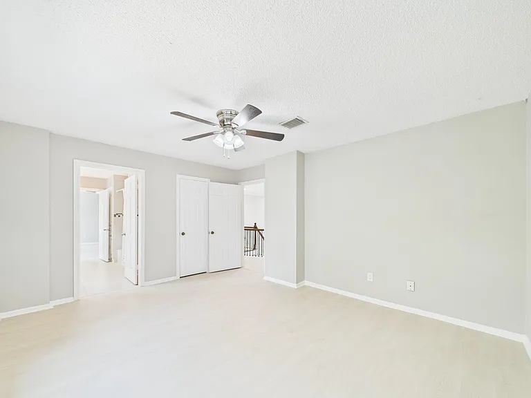 702 Daria Ct — Photo 35