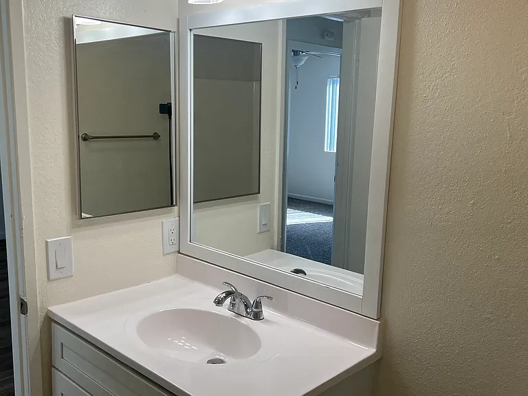 Villa De La Rosa Apartments — Photo 8