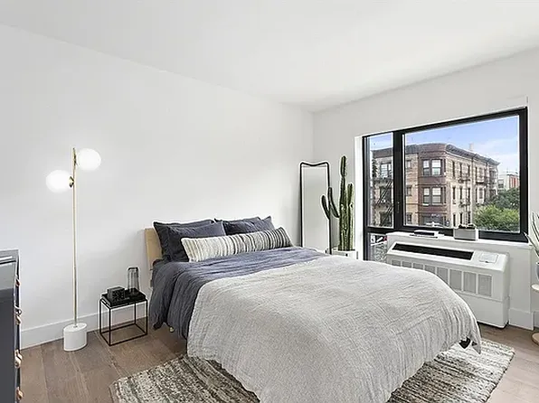 325 Lafayette Avenue image 3 of 12