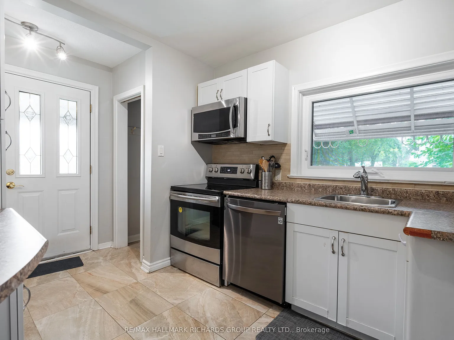 3 bed, $2,850 — Photo 3