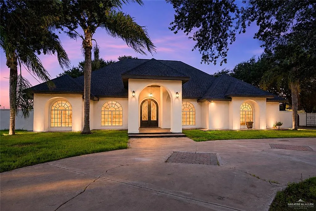 4 bed, 2.0 bath, 2830 sqft, $3,700 — Photo 1