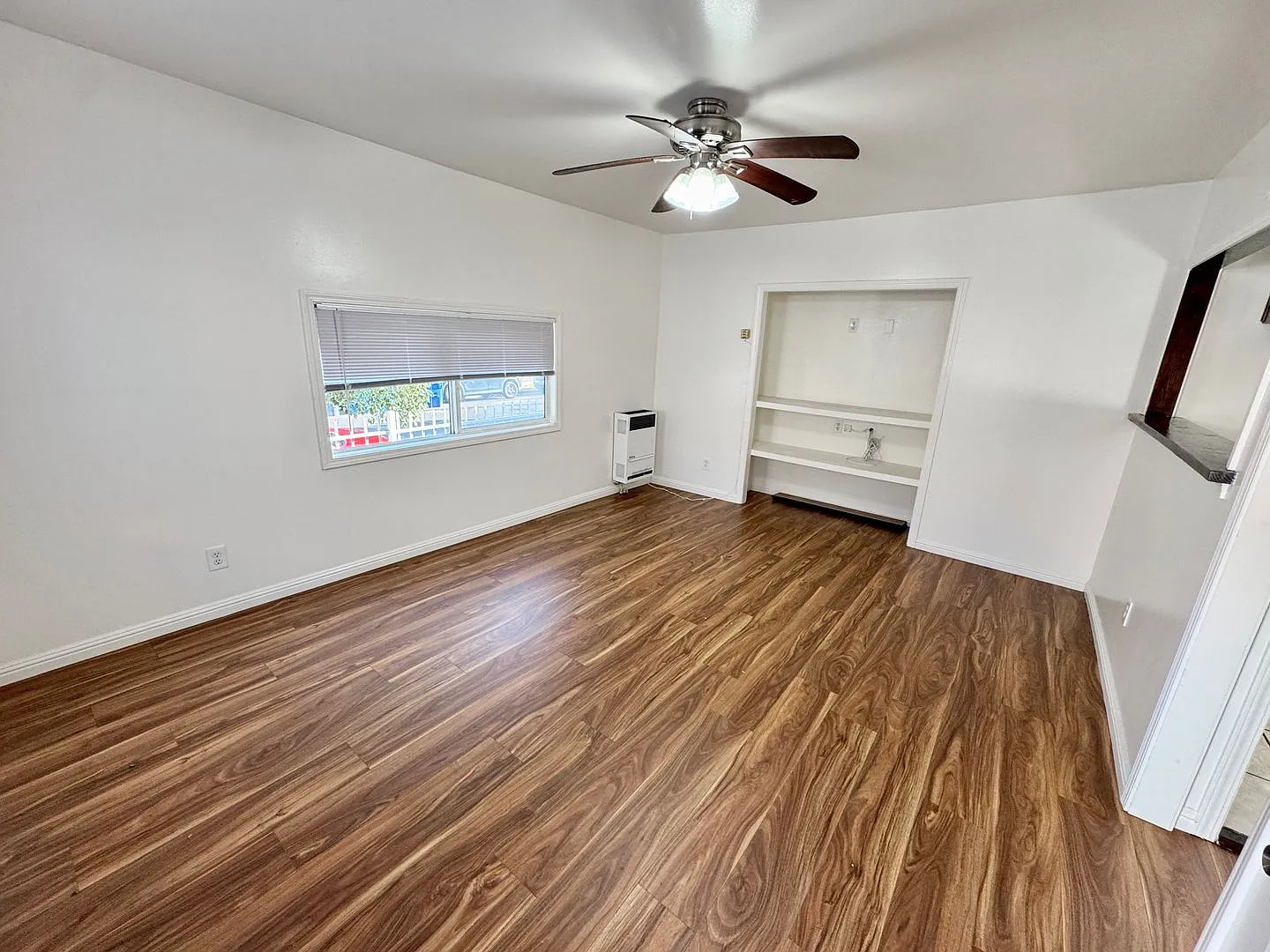 5223 De Longpre — Photo 3
