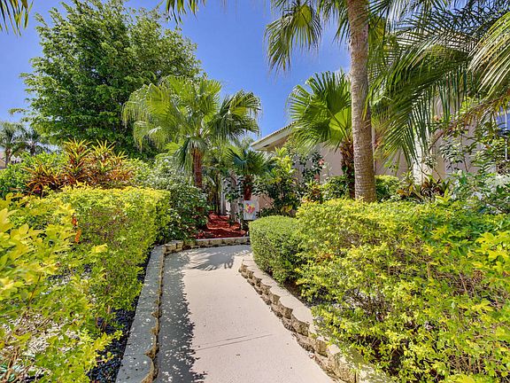 3rd image of 25 Windward Isle