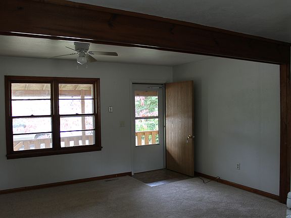 3rd image of 701 E Hunt St