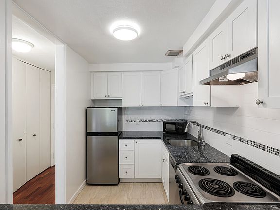 3rd image of 1306 Montgomery St #1