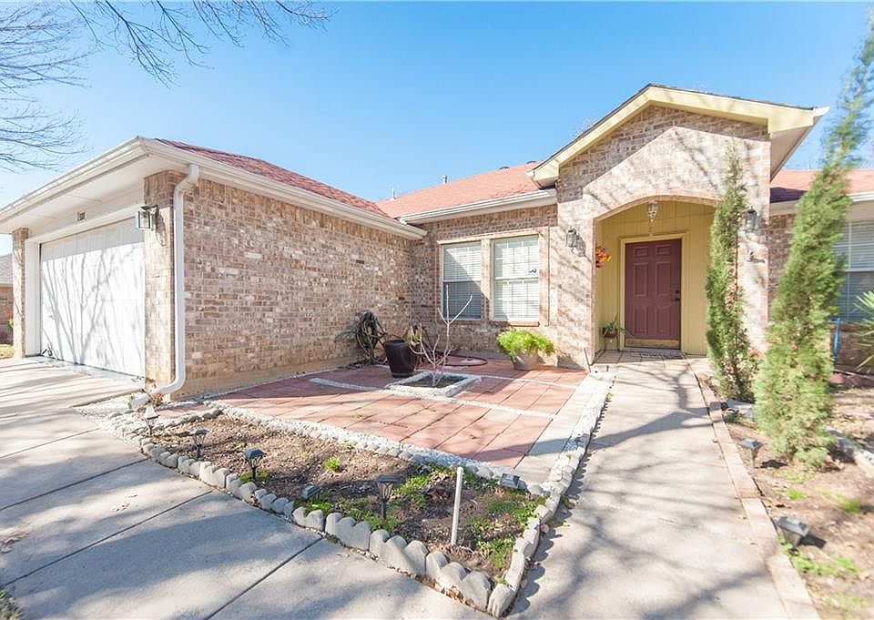 1st image of 3211 Cliff Oaks Dr