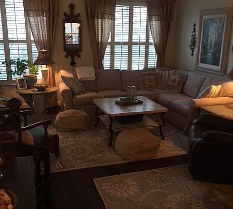 Living room, middle level
