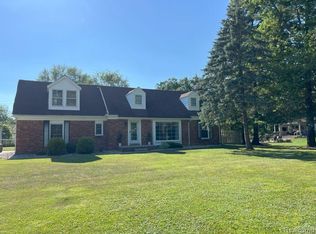 21370 Elder Ct, Grosse Ile, MI 48138
