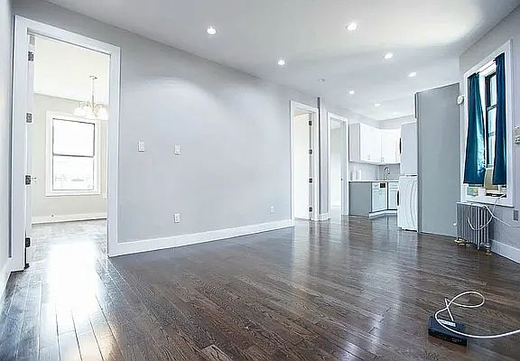 2nd image of 657 E 21st St APT D3