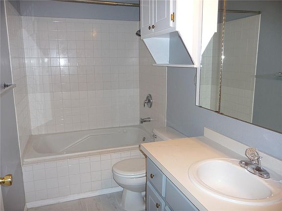 5th image of 2413 Truitt St #2415