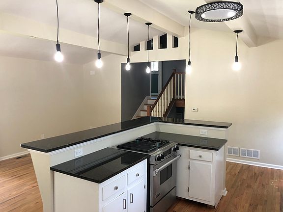 3rd image of 2035 Kenwood Pl SE