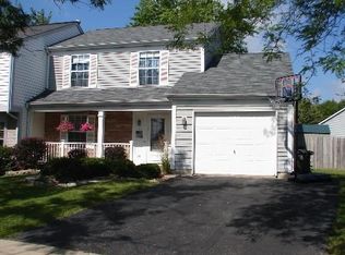 828 Handley Ct, Mundelein, IL 60060