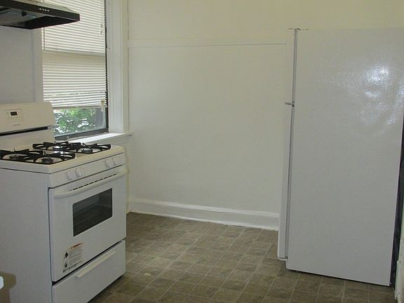 3rd image of 1024 E Hyde Park Blvd APT 2S