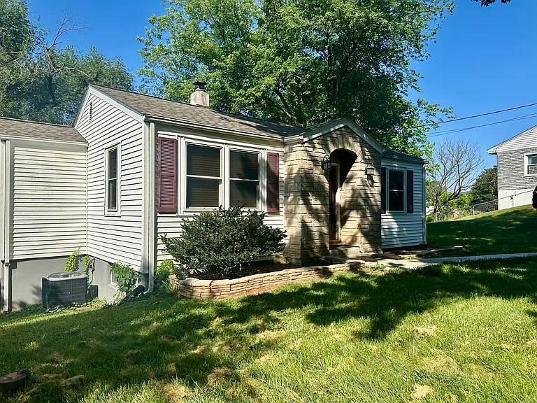 3357 Mount Pleasant Blvd — Photo 2