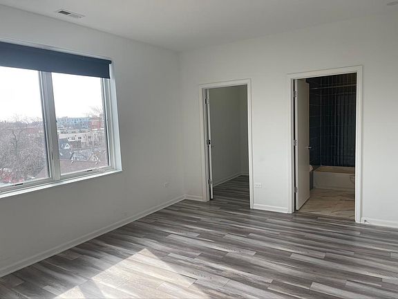 4th image of 2533 W Fullerton Ave #505
