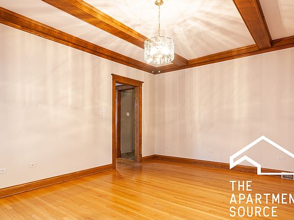 2nd image of 5838 N Kenmore Ave