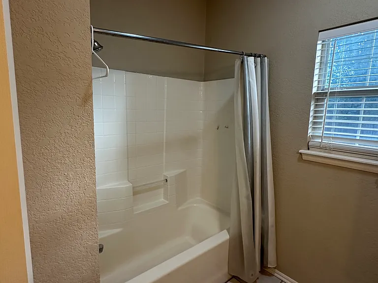 3901 Mayfair Dr — Photo 14