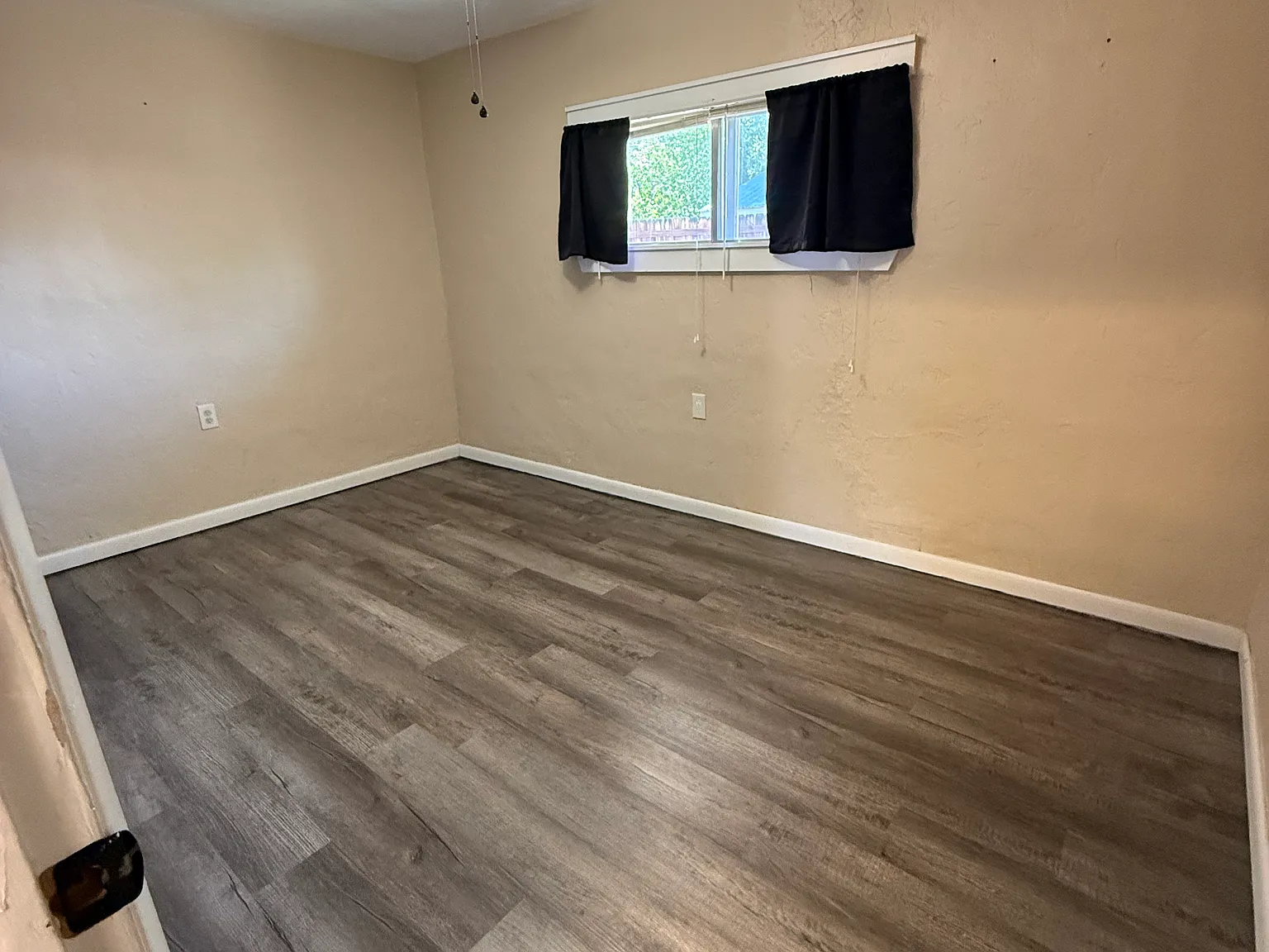 3 bed, 1168 sqft, $2,400 — Photo 4