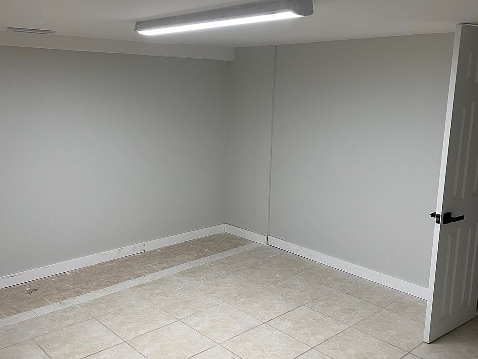 1st image of 2436 E 1st St #B