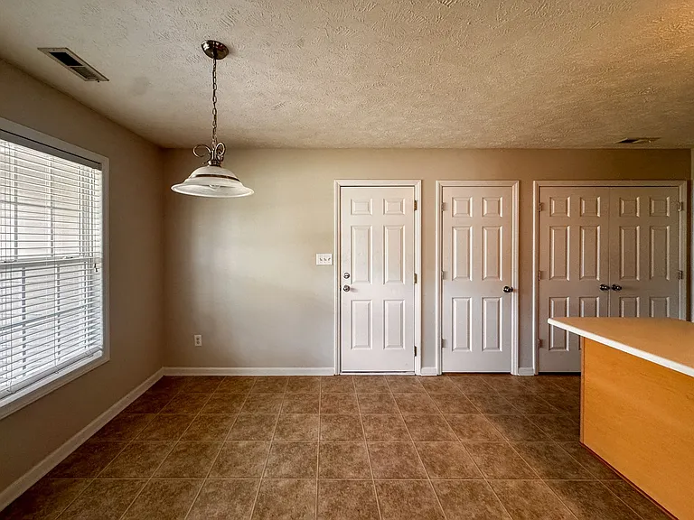 214 Somerset Dr — Photo 5