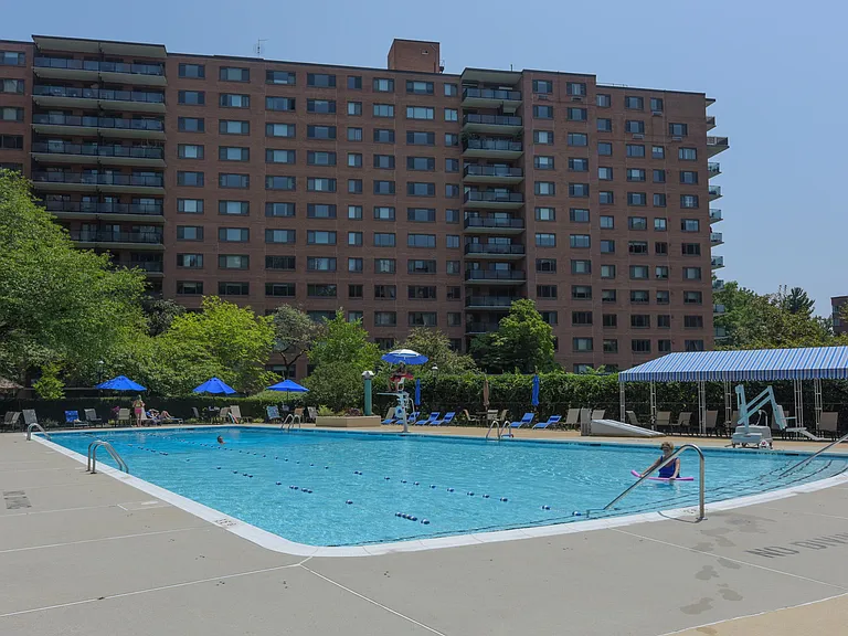4201 Cathedral Ave NW #501W — Photo 35