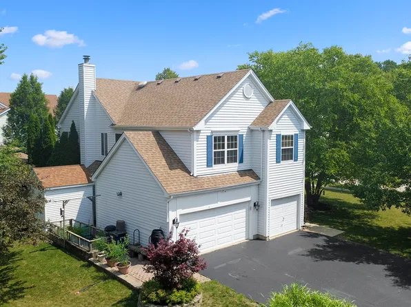 7770 Rippling Ridge Ct, Gurnee, IL 60031