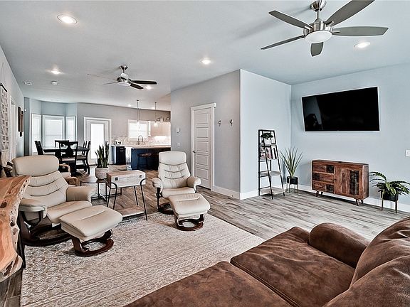 4th image of 2702 Taylor Ct