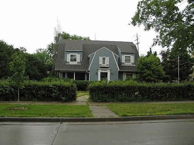2nd image of 530 Grant St