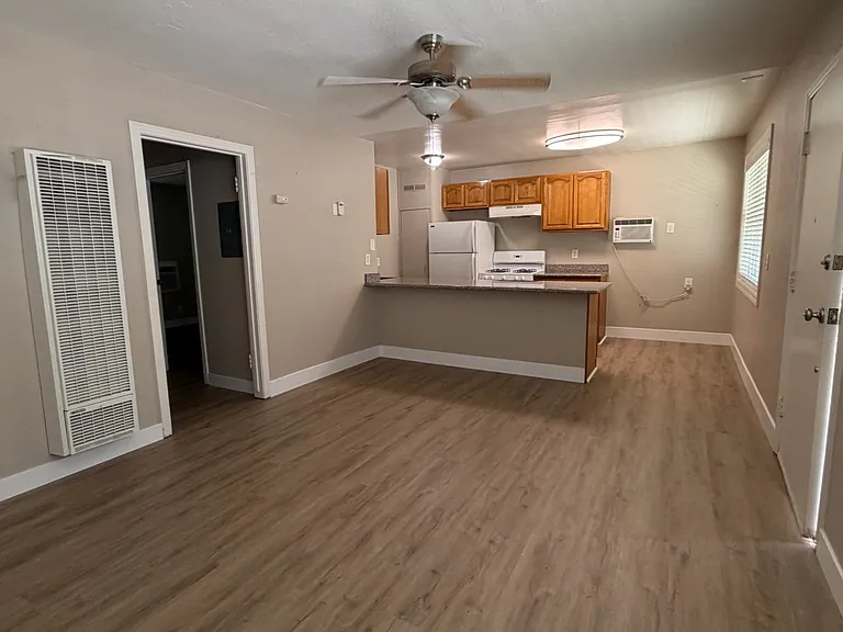 2711 E St #6 — Photo 6