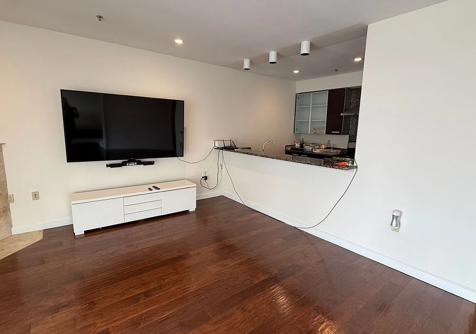 Epic REA - Modern 1 BR/1 BA Condo with Parking-Walk to Hayes Street — Photo 3