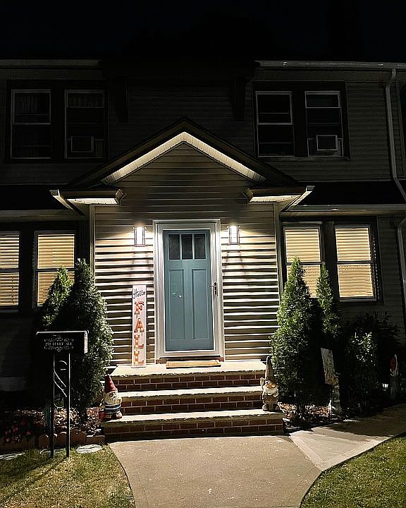 1st image of 272 Hart Ave