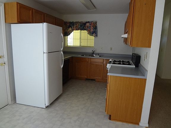 4th image of 463950 Firland Dr