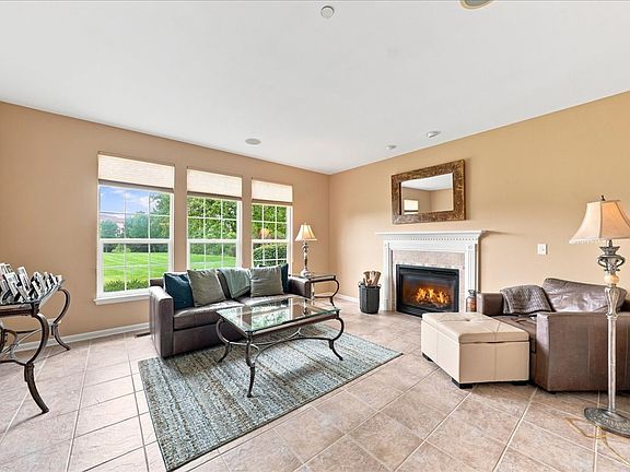 3rd image of 2713 Acorn Ct