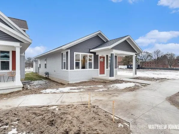2096 Willard Ave, Grand Rapids, MI 49507